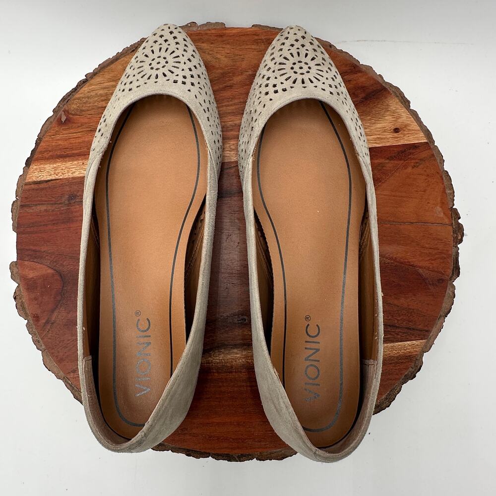 Vionic Carmela Ballet Flats Suede Pointed Toe Size 8 Tan EUC Preppy Quiet Luxury - Picture 10 of 10